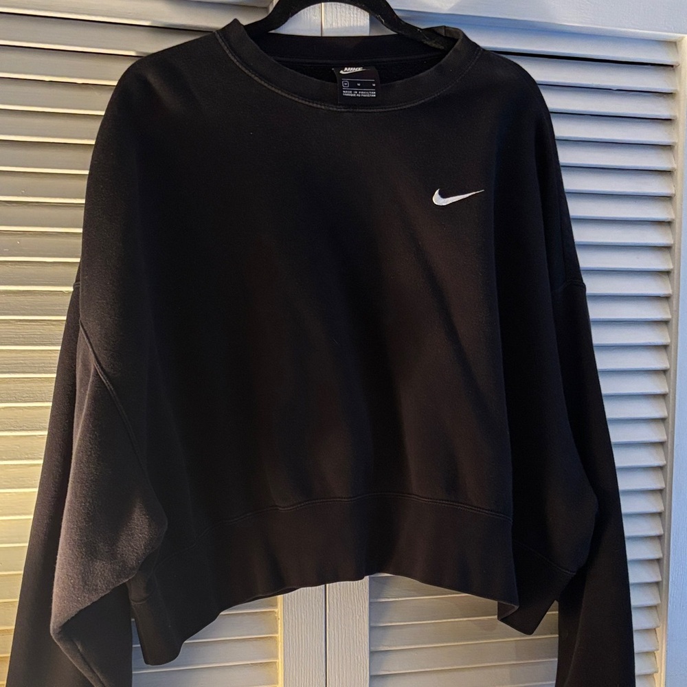 Nike Women's Black Cropped Crew Neck